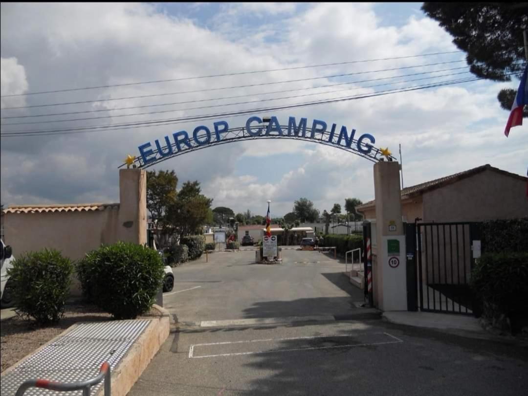 Vacances Familiales Dans Camping Avec Piscine Fréjus Eksteriør bilde